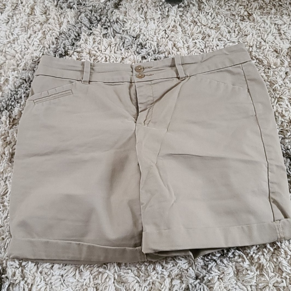 Dockers Woman's Khaki Shorts Size 12